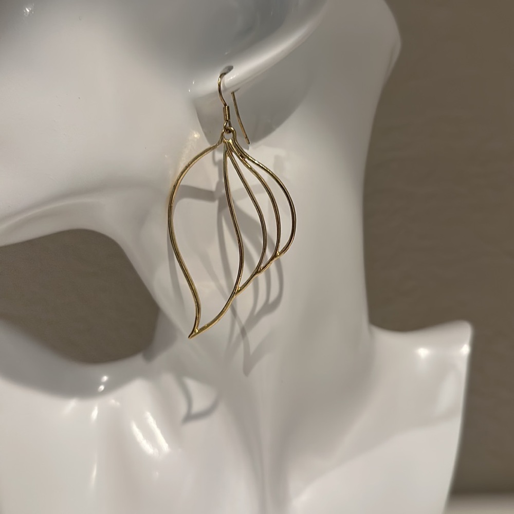 Leaf drop earrings